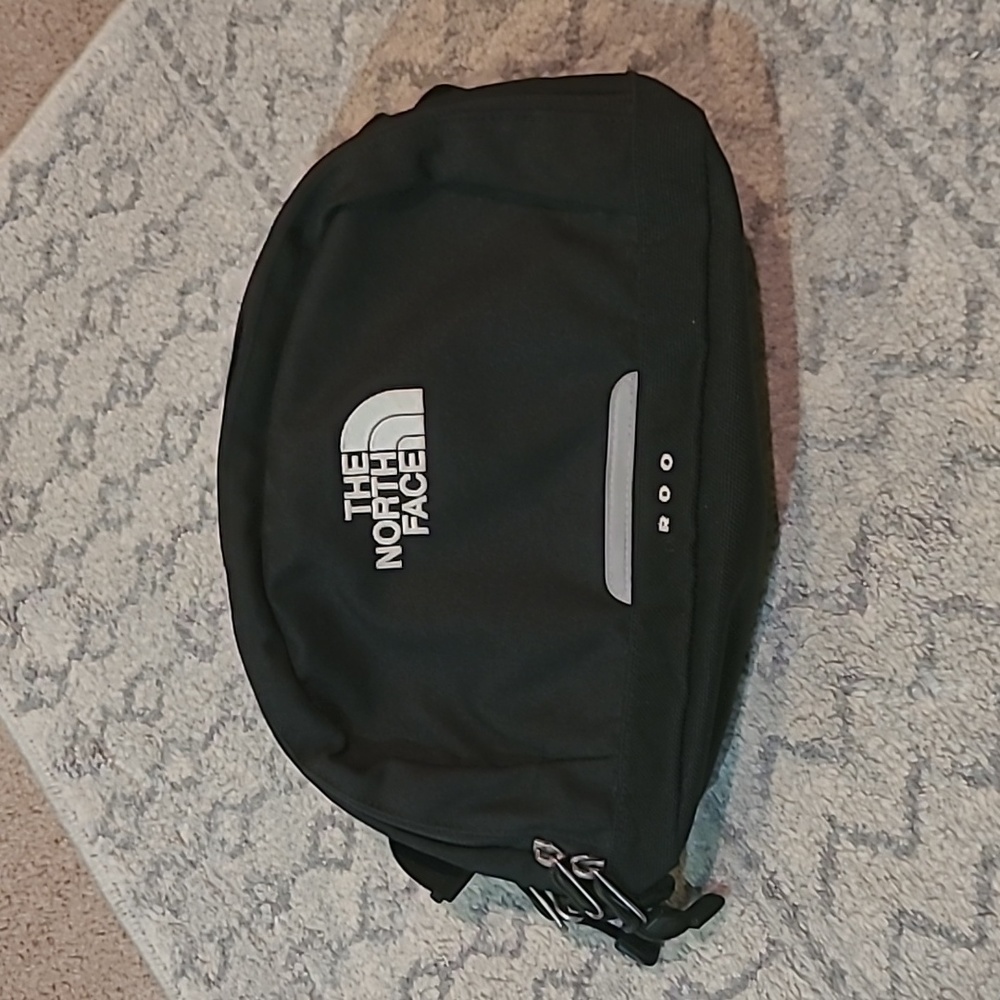 The North Face Roo Fanny Pack Waist Bag Crossbody Sling Pouch Black